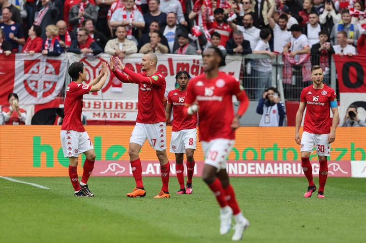 Pada babak kedua, Mainz berhasil menyamakan kedudukan pada menit ke-65 melalui gol yang dicetak oleh Ludovic Ajorque memanfaatkan bola pantul dari tendangan Andreas Hanche-Olsen sehingga skor berubah menjadi 1-1.