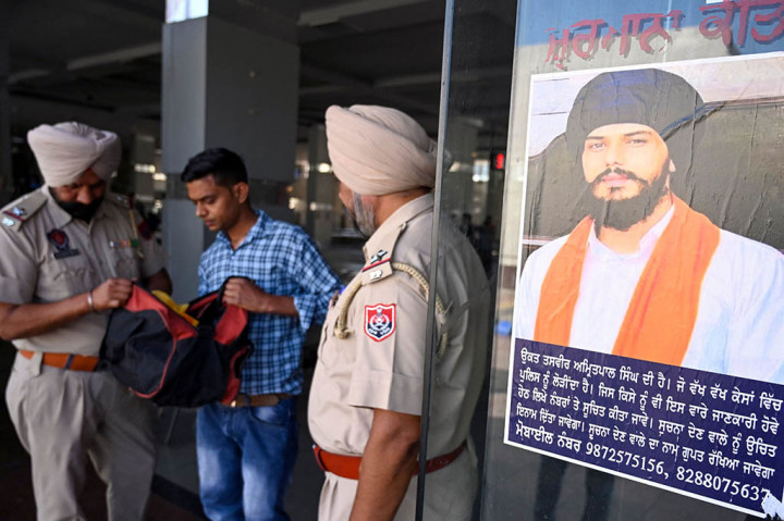 Buron separatis Sikh Amritpal Singh telah ditangkap setelah perburuan besar-besaran yang berlangsung lebih dari sebulan, kata polisi India, Minggu, 23 April 2023.