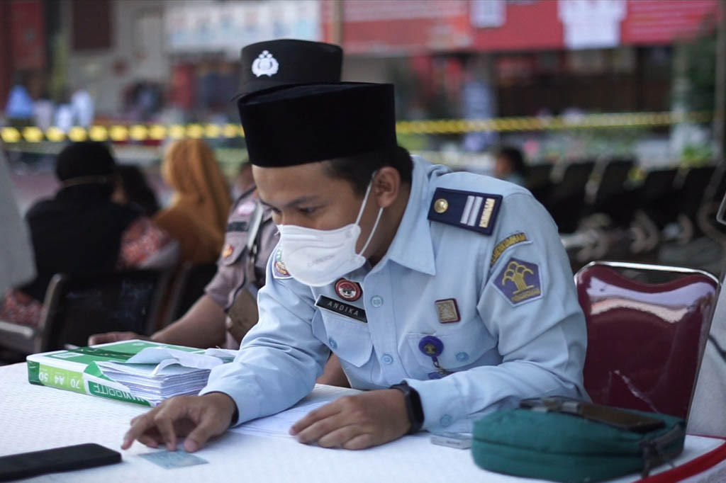 Pada Idul Fitri 2024 ini kunjungan tatap muka di Lapas Kelas 1 Surabaya, akhirnya dibuka kembali selama 8 hari sejak 22 April 2023 hingga 29 April mendatang. Jam kunjungan tatap muka dibuka pada 8.30 WIB hingga 11.00 dan dilanjutkan 13.00 hingga 15.30 WIB.