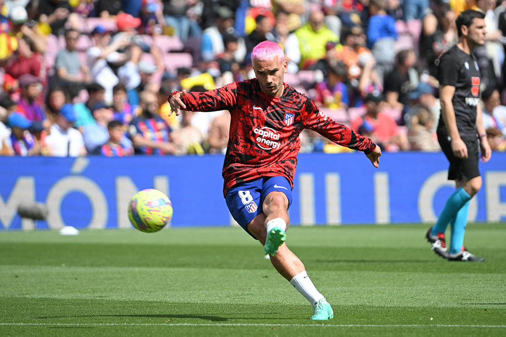 Pada babak pertama Atletico Madrid memiliki peluang terlebih dahulu melalui tendangan Antoine Griezmann yang masih membentur mistar Barcelona.