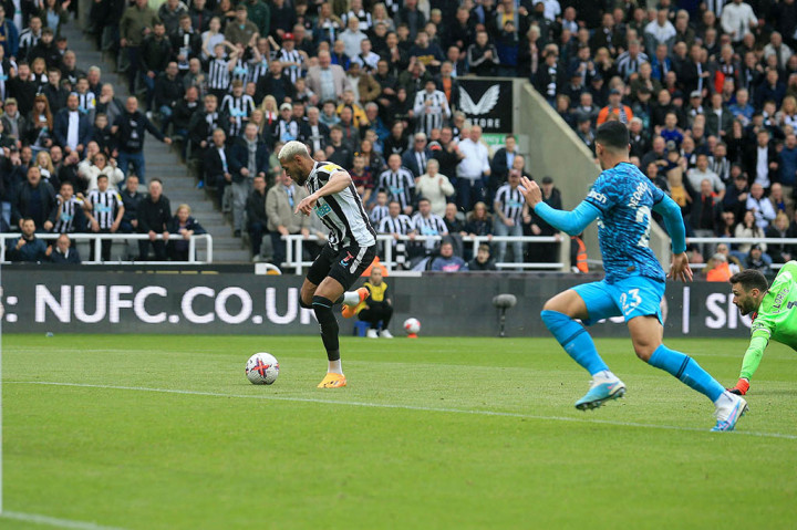 Ketika laga baru berjalan dua menit, tim tuan rumah mampu unggul melalui gol yang dicetak oleh Jacob Murphy yang memanfaatkan bola pantul hasil tendangan Joelinton sehingga skor berubah menjadi 1-0.