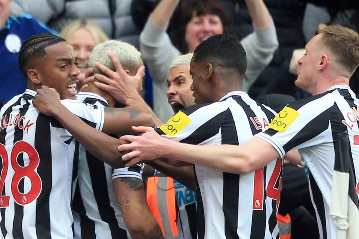 Pada sisa waktu babak kedua, Newcastle tetap dominan dalam memberikan ancaman ke lini pertahanan Tottenham, yang pada akhirnya harus tunduk dengan defisit lima gol hingga peluit panjang dibunyikan.