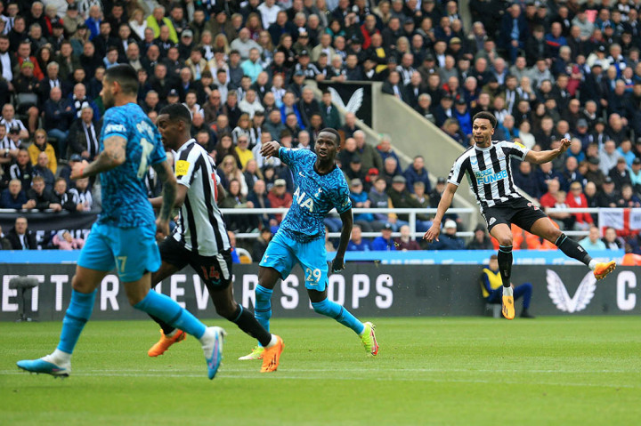 The Magpies kembali membobol gawang dari Tottenham Hotspur setelah Murphy mencatatkan gol keduanya di pertandingan ini pada menit ke-9, memanfaatkan umpan dari Schar sehingga skor berubah menjadi 3-0.