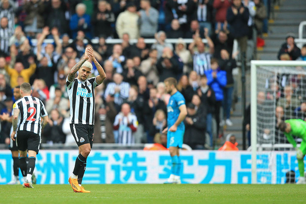 Kebobolan oleh gol cepat pada babak kedua, Newcastle tidak tinggal diam dan berhasil menambah keunggulan menjadi 6-1 pada menit ke-67.