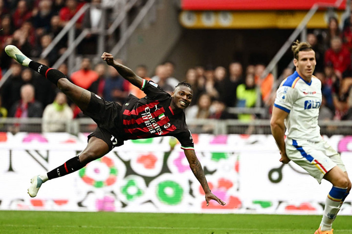 AC Milan kembali ke posisi lima klasemen seusai mengalahkan Lecce dengan skor 2-0 pada pekan ke-31 Liga Italia di Stadion San Siro, Milan, Minggu, 23 April 2023 waktu setempat.