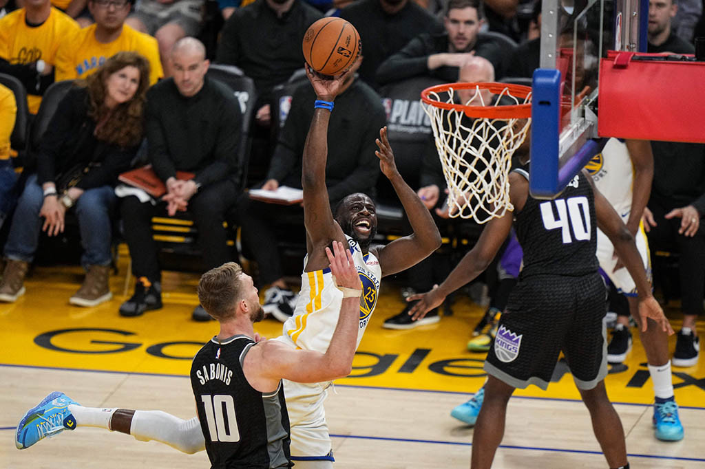 Andrew Wiggins menambah 18 poin sementara Draymond Green, kembali setelah skorsing, menyumbang 12 poin, 10 rebound dan tujuh assist dari bangku cadangan.
