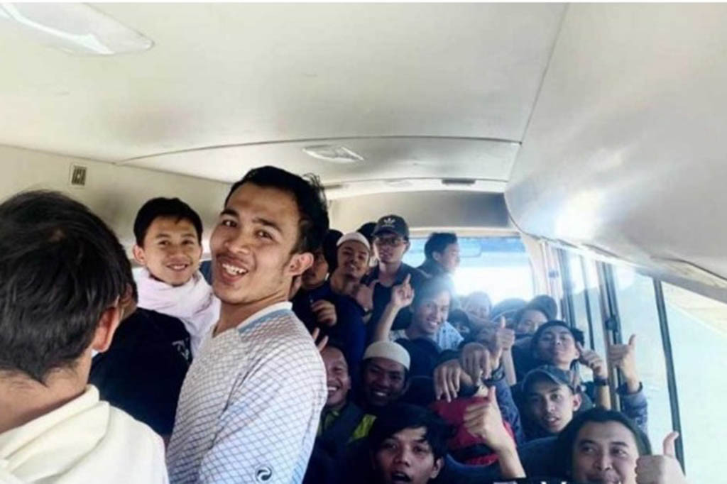 Menlu menjelaskan, WNI yang dievakuasi berangkat dari Khartoum pada Minggu, 23 April 2023 pukul 08.00 waktu setempat atau pukul 13.00 WIB. Para WNI tersebut menempuh perjalanan selama sekitar 15 jam dengan jarak 830 kilometer menuju ke Port Sudan, melalui Kota Atbara, Damir, Mismar, dan Sawakin serta melewati sekitar 15 pos pemeriksaan.