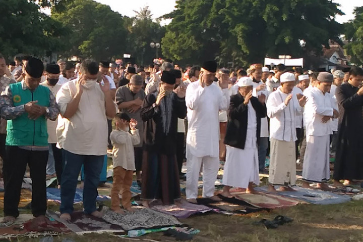 Besarnya jumlah jemaah itu salah satu faktornya karena penutupan kawasan Alun-alun Utara sejak Juli 2020. Sejak saat itu, tak ada lagi aktivitas apapun di Alun-alun Utara, termasuk kegiatan keagamaan. 