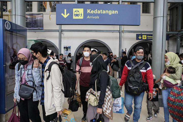 PT Kereta Api Indonesia mencatat ada 42 ribu pemilir (pemudik yang balik) yang tiba di Jakarta dan sekitarnya pada H3 lebaran.
