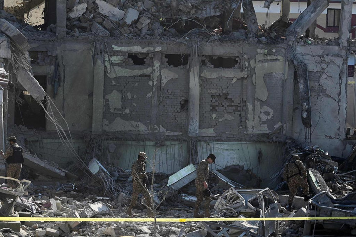 Polisi Swat mengatakan korsleting di ruang bawah tanah yang menyimpan granat dan bahan peledak lainnya adalah penyebab ledakan itu.