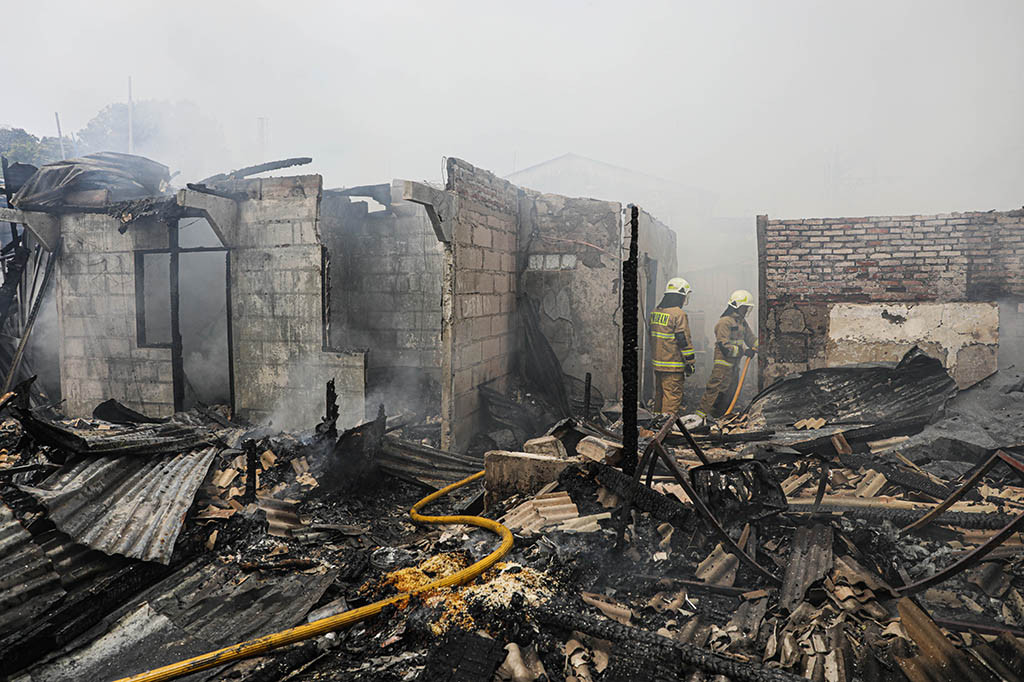 Kebakaran ini tidak sampai memakan korban jiwa, meski begitu ada seorang warga yang mengalami luka ringan pada saat proses pemadaman.