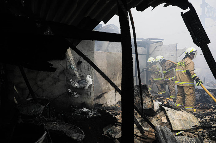 Hasil pendataan sementara menyebut sedikitnya 30 petak rumah warga yang terbakar, di mana sebagian ditinggal mudik oleh pemiliknya.