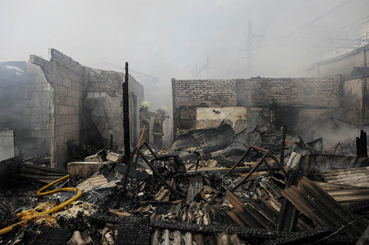 Kebakaran melanda pemukiman penduduk di Kampung Muka Ancol, Pademangan, Jakarta Utara atau berada di sisi utara Stasiun Jakarta-Kota, Jakarta Barat pada Selasa, 25 aPRIL 2023 atau H+3 Lebaran.
