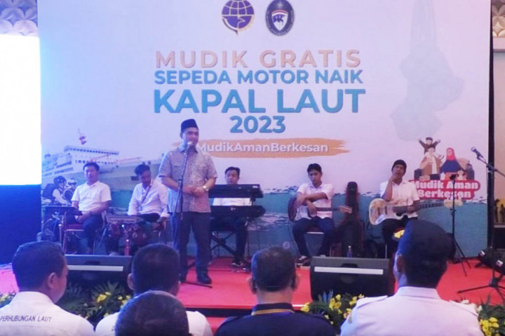 Sebanyak 1300 peserta mudik motor gratis yang kembali kejakarta diberangkatka, oleh Wakil Gubernur dan Direktur Utama PT Pelni Tri Andayani meenggunakan KM Dobonsolo dari pelabuhan Tanjung Emas Semarang menuju ke pelabuhan Tanjung Priok Jakarta, Rabu, 26 April 2023.