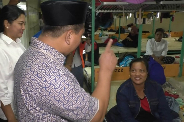 Para peserta tersebut dilepas oleh Wakil Gubernur Provinsi Jawa Tengah, H. Taj Yasin Maemoen, yang didampingi oleh Kepala Kantor Kesyahbandaran Kelas I Tanjung Emas, Semarang, Herwanto dan Direktur Utama PT Pelni Tri Andayani.