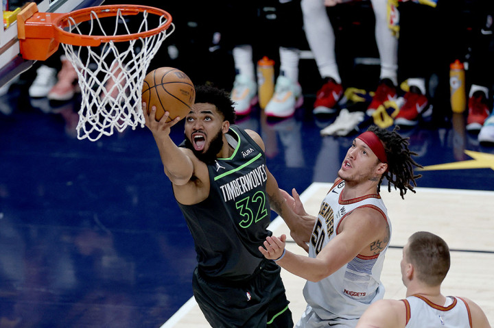 Sebelum pertandingan berakhir, Anthony Edwards sempat mencoba peruntungan dengan melesakkan tembakan tiga angka di detik terakhir, yang jika masuk akan memaksa pertandingan berlangsung di over time. Namun sayang tembakannya meleset dan skor tetap 112-109 untuk Nuggets.