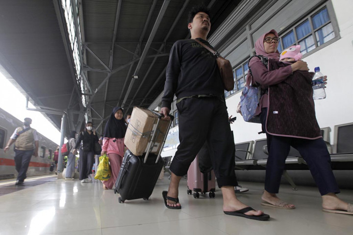 Pada hari ini Sekitar 43.700 penumpang kereta api tiba di Jakarta, dan sebanyak 16.400 di antaranya turun di Stasiun Pasar Senen, Jakarta Pusat. 