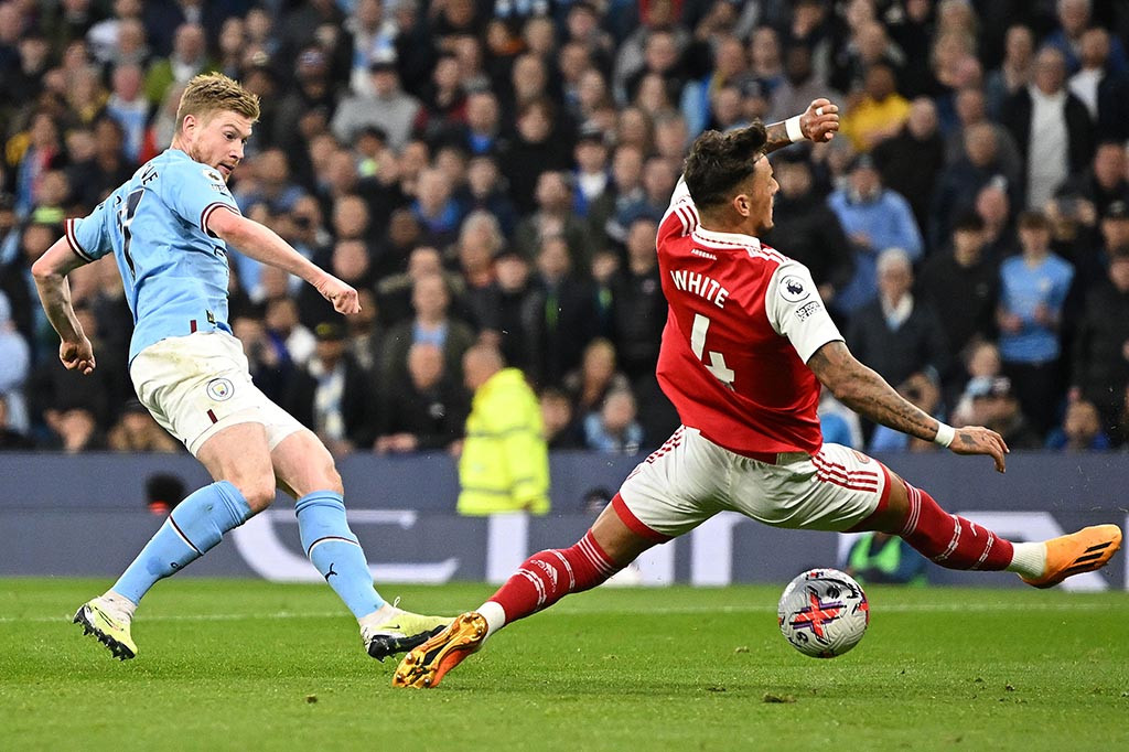 Pada babak pertama Manchester City mengambil inisiatif menyerang terlebih dahulu dan mampu unggul pada menit ke-7 melalui tendangan Kevin De Bruyne sehingga skor berubah menjadi 1-0.