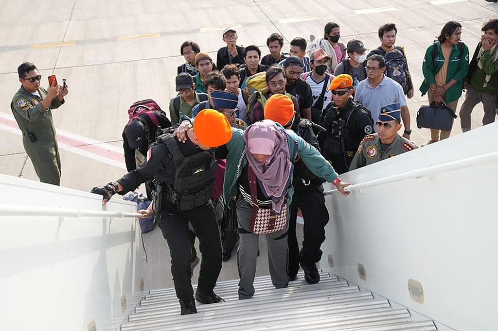 Sebelumnya, pada Rabu pukul 05.00 pagi waktu setempat, sebanyak 557 WNI sudah tiba di Jeddah melalui jalur laut.