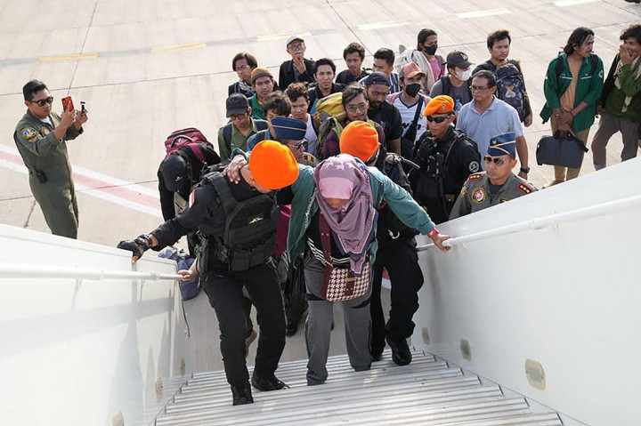 Sebelumnya, pada Rabu pukul 05.00 pagi waktu setempat, sebanyak 557 WNI sudah tiba di Jeddah melalui jalur laut.