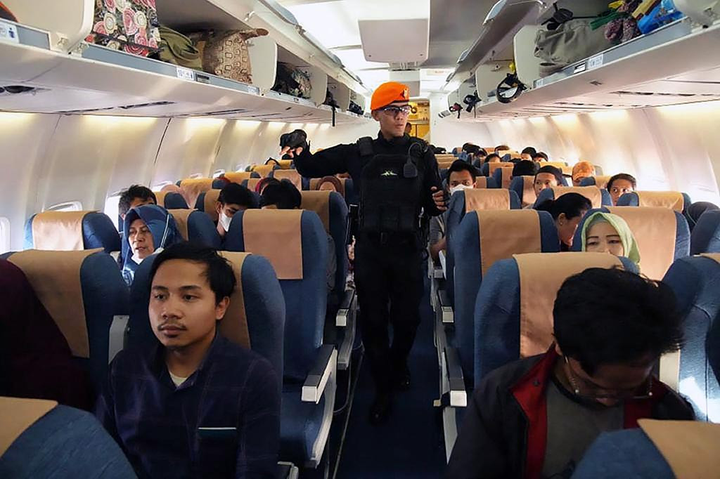 Selanjutnya, WNI yang sudah berhasil di evakuasi ke Jeddah, akan kembali ke tanah air menggunakan beberapa pesawat komersial. Sementara pesawat A-7305 TNI akan berada di Jeddah untuk melaksanakan evakuasi lanjutan. 