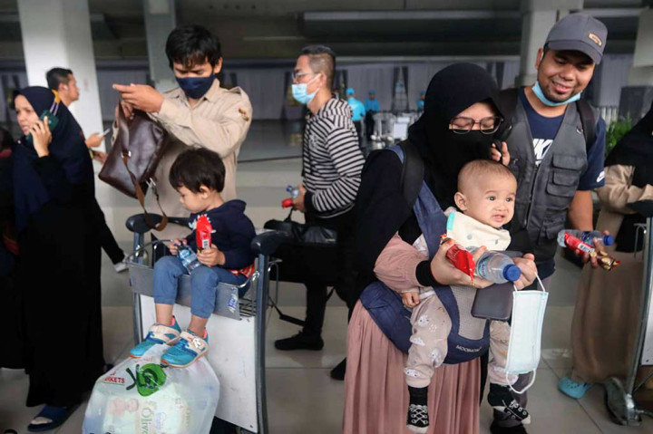 Sebanyak 385 warga negara Indonesia (WNI) yang dievakuasi dari Sudan sudah tiba di Indonesia, Jumat, 28 April 2023. Wajah-wajah semringah terpancar dari ratusan WNI tersebut.  