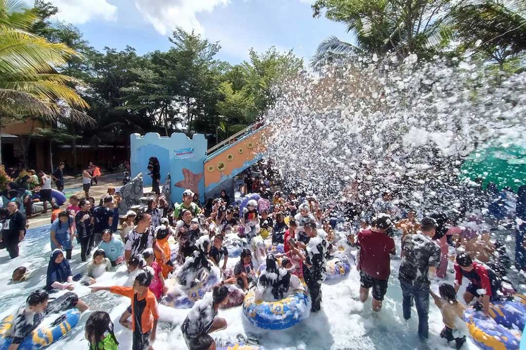 Pasca-lebaran, salah satu destinasi wisata yang paling banyak digandrungi masyarakat Palembang, Sumatra Selatan, yakni wisata air.