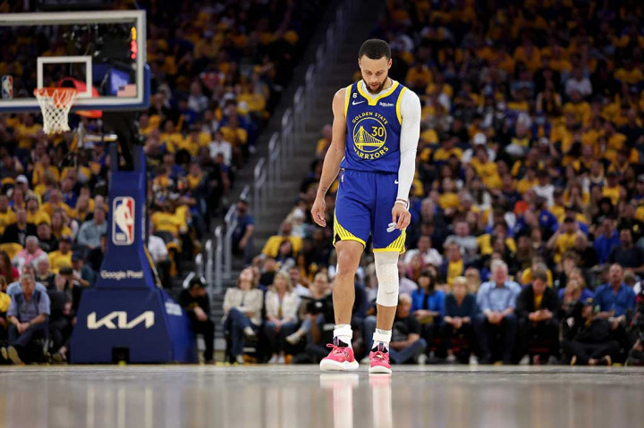 Berdasarkan statistik pertandingan yang dikutip dari laman resmi NBA, Warriors kalah dalam jumlah blok maupun rebound. Di samping itu juga akurasi tembakan hanya 37,2 persen berbanding Kings 40,4 persen. Meskipun akurasi tembakan Curry bisa mencapai 42,9 persen, atau 9 berhasil dari total 21 percobaan tembakan.