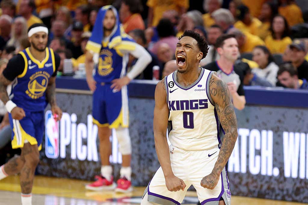 Sacramento  Kings membuat kedudukan seri 3-3 pada rangkaian laga best of seven putaran pertama playoff, sekaligus memaksa Golden State Warriors memainkan gim pamungkas untuk menentukan tim mana yang berhak melanjutkan kompetisi pascamusim NBA.