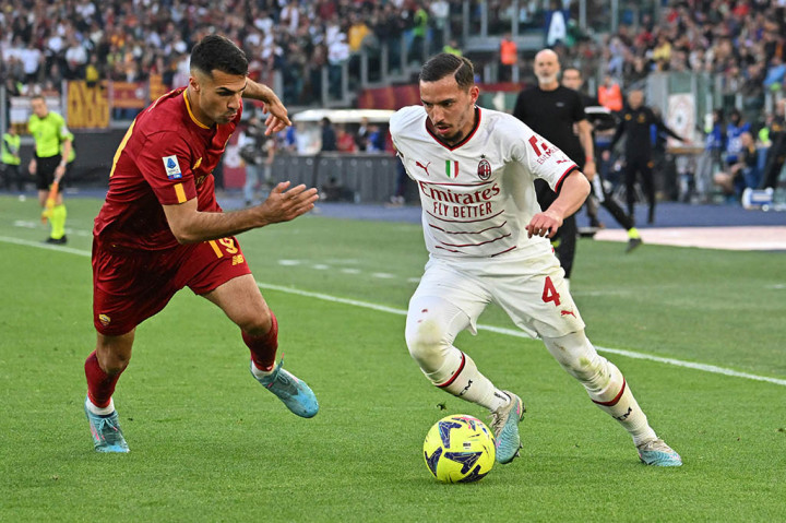 AC Milan dan AS Roma harus berbagi satu poin setelah bermain imbang 1-1 dalam lanjutan Liga Italia pekan ke-32 di Stadion Olimpico pada Sabtu, 29 April 2023 malam WIB.