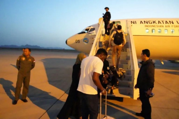 Termasuk diantaranya 11 warga negara Australia. Misi Satgas TNI ini benar-benar menembus segala perbedaan demi satu tujuan yaitu kemanusiaan. 