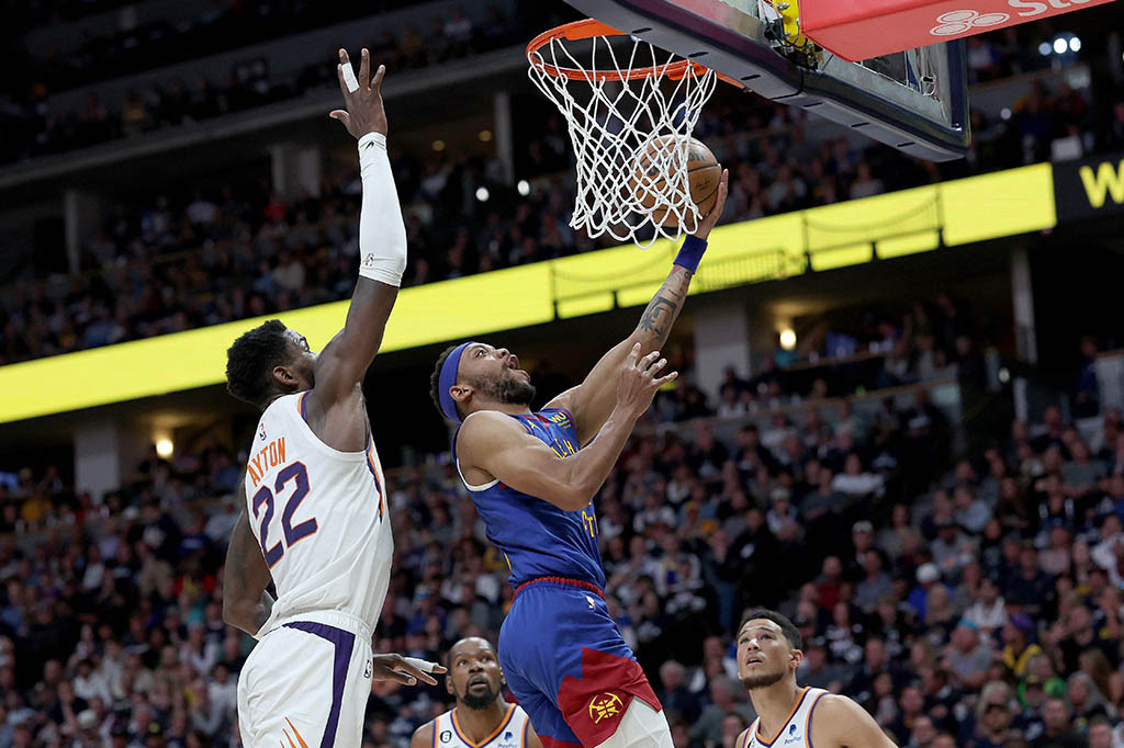 Denver, yang meningkat menjadi 38-7 di kandang pada musim reguler dan babak playoff, menjadi tuan rumah pertandingan dua dari seri best of seven pada hari Senin.