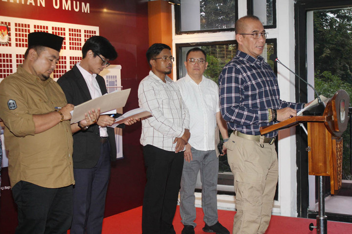 Hasyim menambahkan bahwa untuk KPU RI, pihaknya telah menyiapkan ruang rapat utama di lantai dua Kantor KPU RI di Jalan Imam Bonjol Nomor 29 Jakarta Pusat sebagai tempat penerimaan pendaftaran bakal calon anggota DPR RI.