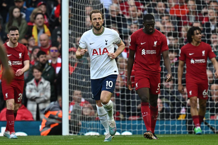 Tertinggal tiga gol, Tottenham terus berupaya memperkecil ketertinggalan dan membuahkan hasil pada menit ke-39 melalui gol yang dicetak oleh Harry Kane. Ia membobol gawang dari Alisson melalui tendangan voli setelah menerima umpan silang Ivan Perisic sehingga skor berubah menjadi 1-3. Skor tersebut bertahan hingga turun minum.