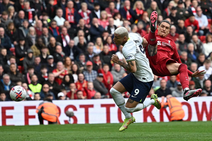 Memasuki waktu tambahan babak kedua, Tottenham dapat menyamakan kedudukan menjadi 3-3 melalui gol yang dicetak oleh Richarlison yanag memanfaatkan umpan dari Son.