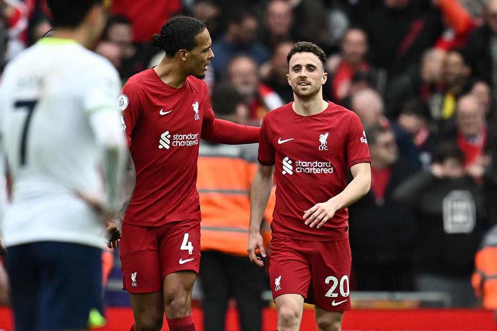 Diogo Jota menjadi pahlawan untuk The Reds usai mampu mencetak gol kemenangan untuk Liverpool memanfaatkan kesalahan pemain Tottenham pada menit 90+4, lalu pemain asal Portugal itu melepaskan tendangan yang menembus gawang Forster sehingga skor berubah menjadi 4-3. Skor tersebut bertahan hingga laga usai.
