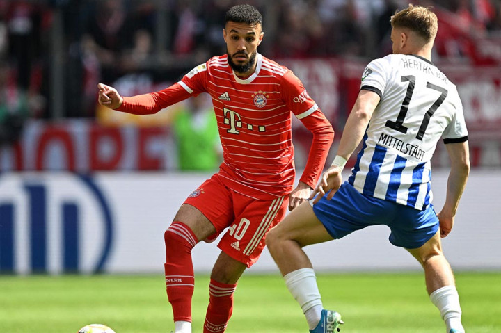 Bayern Muenchen kembali menduduki posisi puncak klasemen sementara Liga Jerman usai menekuk Hertha Berlin dengan skor 2-0 pada pekan ke-30 di Stadion Allianz Arena, Muenchen, Minggu, 30 April 2023.