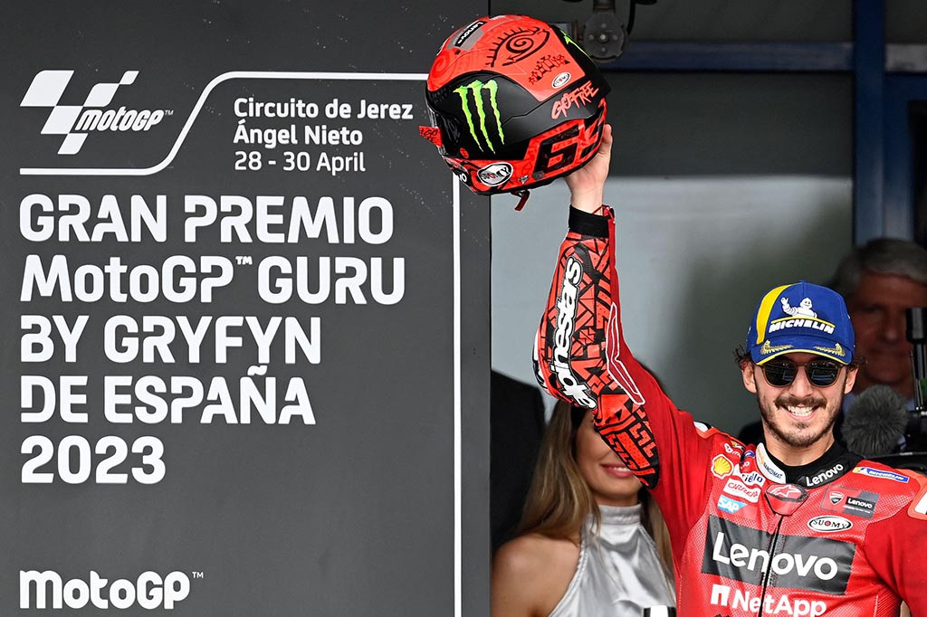 Selanjutnya di posisi empat dan lima ada Miller dengan jumlah 49 poin, unggul tipis atas Maverick Vinales (Aprilia Racing) yang berada di urutan kelima dengan 48 poin. 