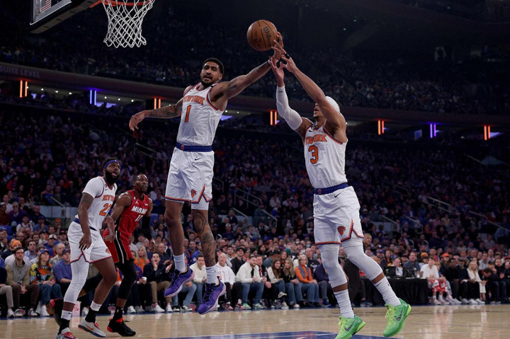 Knicks sempat memimpin jalannya laga di paruh pertama pertandingan hingga sempat unggul 12 poin. Namun Heat membalas di awal kuarter ketiga dan mempertahankan keunggulan di atas lima poin hingga laga usai.