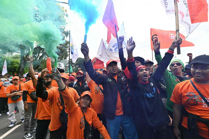 Presiden KSPI yang juga Presiden Partai Buruh, Said Iqbal menyatakan pihaknya akan menyampaikan lima tuntutan dan satu seruan dalam rangkaian aksi mereka.