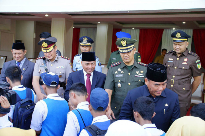 Apriyadi juga menyebutkan, Pemkab Muba berkomitmen meningkatkan kualitas SDM terutama di bidang pendidikan yang merata dan berkualitas, mulai dari pendidikan usia dini hingga perguruan tinggi.