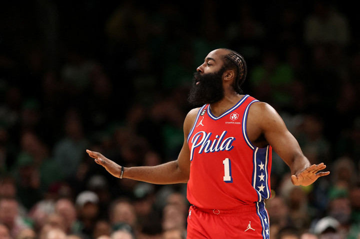 Harden menjadi pencetak skor tertinggi bagi 76ers dengan 45 poin, 21 di antaranya berbuah dari tembakan tiga angka dengan akurasi 50 persen.