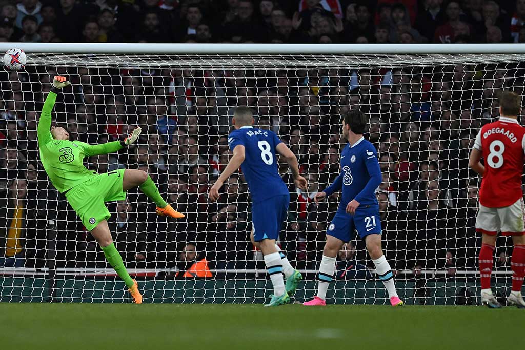 Gawang Chelsea akhirnya kebobolan pada menit ke-18 lewat Martin Odegaard. Umpan silang Chaka disambar Odegaard dengan tendangan voli di kotak penalti yang gagal diselamatkan Kepa.