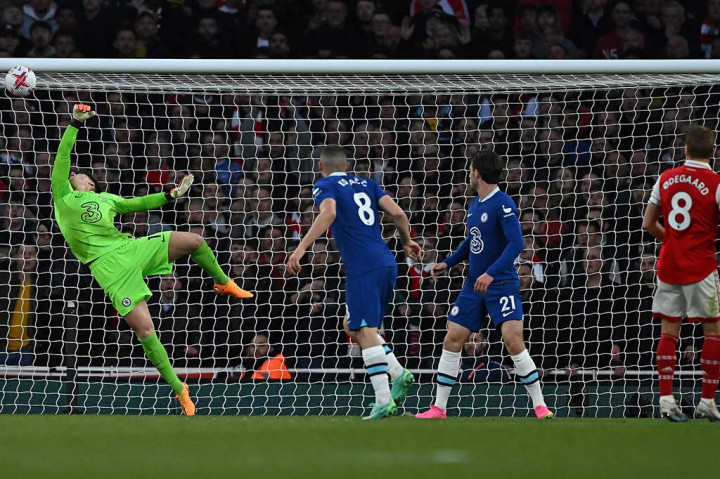 Gawang Chelsea akhirnya kebobolan pada menit ke-18 lewat Martin Odegaard. Umpan silang Chaka disambar Odegaard dengan tendangan voli di kotak penalti yang gagal diselamatkan Kepa.