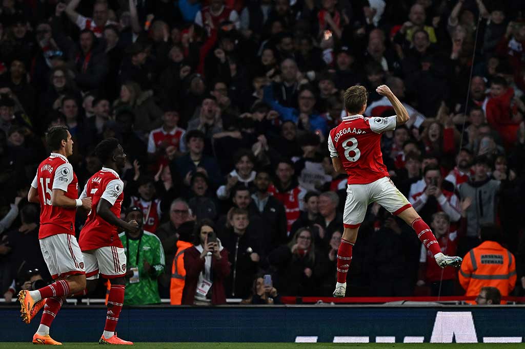 Odegaard mencetak gol keduanya pada menit ke-30. Trossard memberikan bola ke Xhaka yang kemudian melepaskan umpan silang yang diselesaikan Odegaard dengan tendangan kaki kirinya.