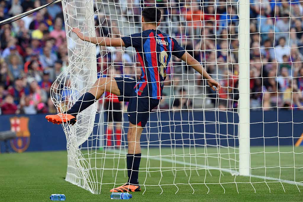 Barcelona memiliki peluang berbahaya pada menit ke-26. Alejandro Balde melakukan tusukan di sisi kiri dan mengirimkan umpan tarik kepada Pedri. Sayang tendangannya masih melambung di atas gawang Aitor Fernandez.