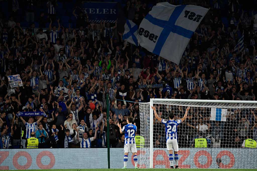 Hasil ini membuat Madrid tertahan di peringkat dua klasemen Liga Spanyol dengan 64 poin dari 33 laga, tertinggal 14 angka dari Barcelona. Hasil ini sekaligus membuat Barcelona semakin dekat untuk menjuarai Liga Spanyol musim 2022/23. Sementara Sociedad kukuh di posisi empat dengan 61 poin.