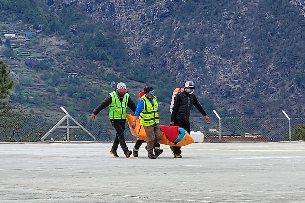 Seorang pendaki AS tewas di Gunung Everest, kata penyelenggara ekspedisinya Selasa, 3 Mei 2023 kematian orang asing pertama di gunung tertinggi di dunia musim ini.