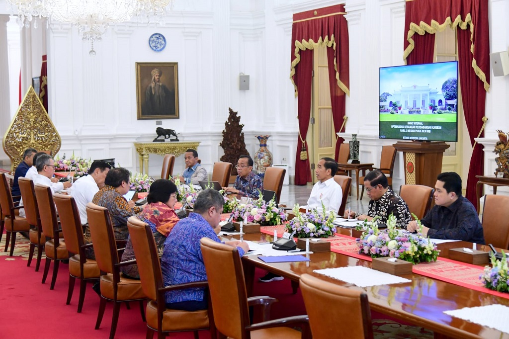 Selanjutnya, dalam rapat tersebut pemerintah juga menyepakati bahwa harga karbon di Indonesia tidak boleh dijual di pasar karbon yang lain di luar negeri. Bahlil menegaskan bahwa pemerintah tidak ingin potensi penangkapan karbondioksida di Indonesia yang sangat besar justru dikapitalisasi oleh negara tetangga.