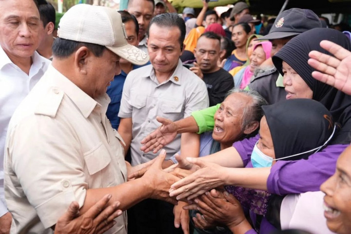 Dalam kesempatan tersebut, Menhan Prabowo juga sempat menyapa Babinsa dan anggota keluarganya. Kepada para personel Babinsa Menhan sempat berdialog asal mereka dari daerah mana dan berapa lama berdinas. Menhan Prabowo juga sempat menyapa anak-anak dari anggota Babinsa.